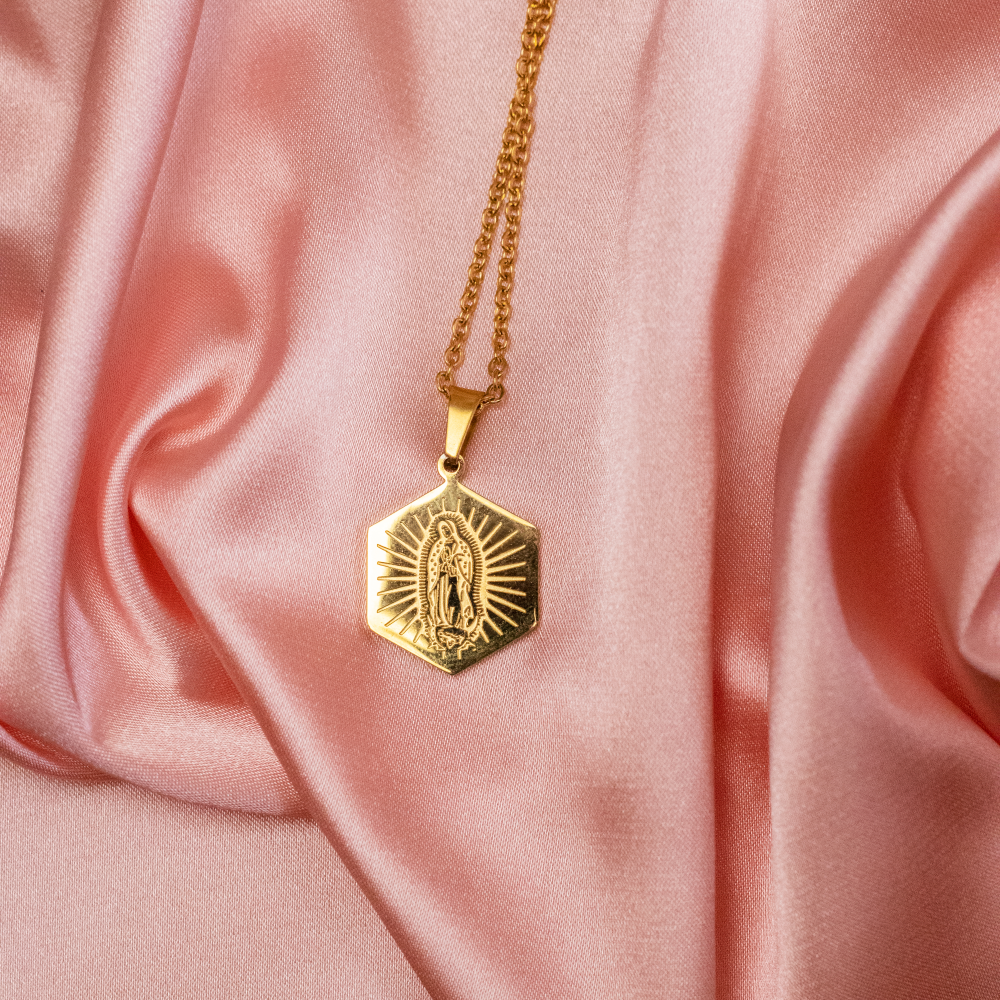 Virgencita locket top